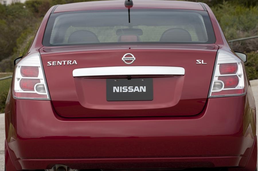  Nissan Sentra 2010 года  (фото 18 из 68)